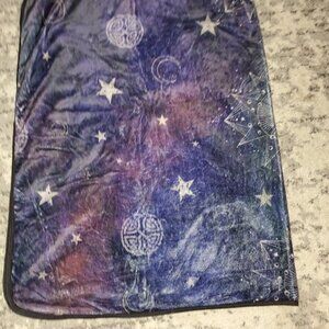 Astrological Galaxy Design Throw Blanket || 8x4 EUC